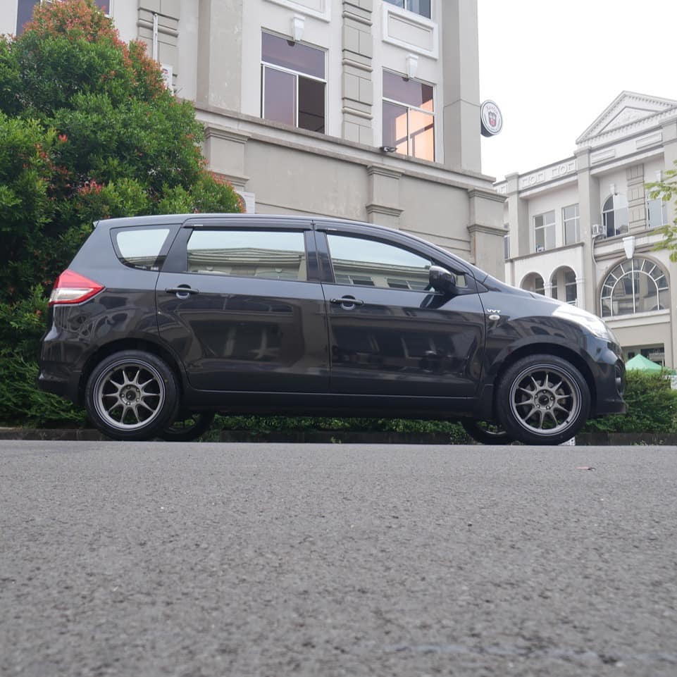 Inspirasi Modifikasi Velg Mobil Enkei SC55