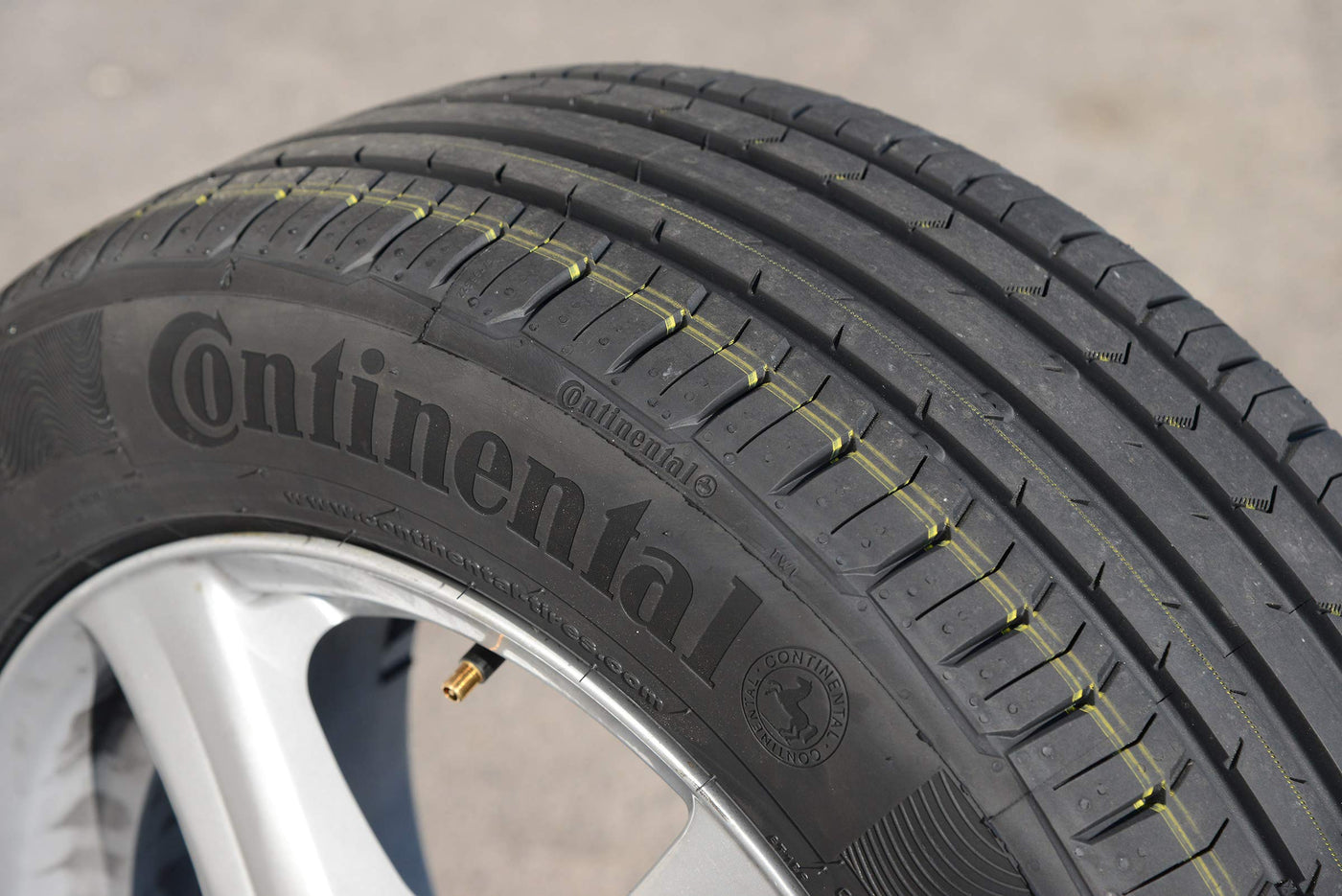 Continental 245/50 R18 UC6
