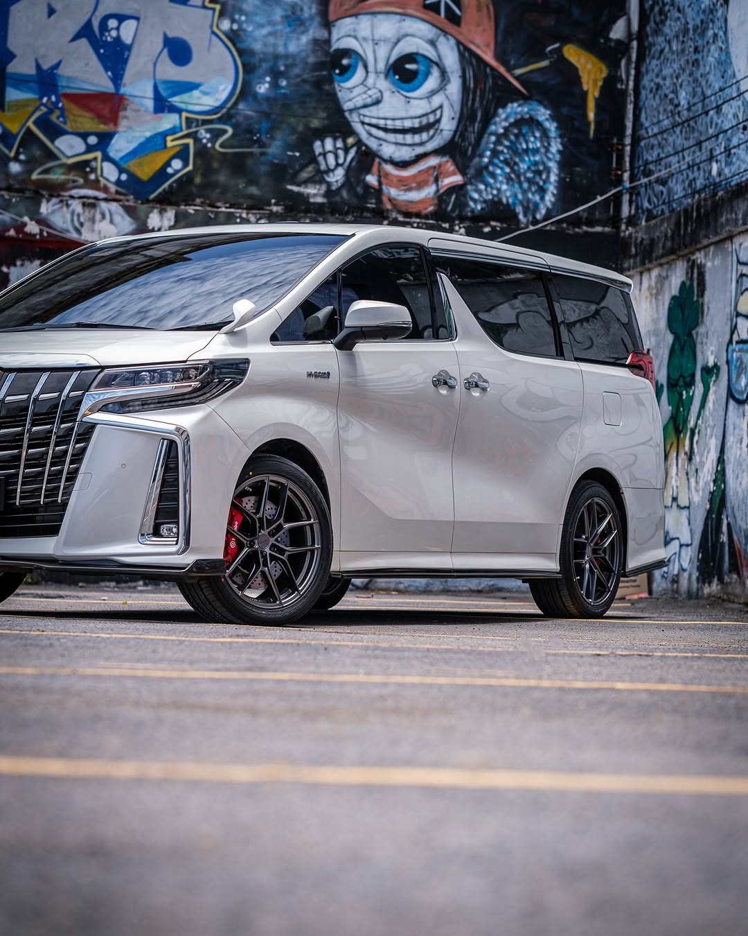 Upgrade Tampilan Mobil Alphard Anda dengan Velg Lenso V3N