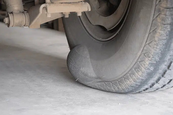 Pahami Penyebab Ban Mobil Benjol