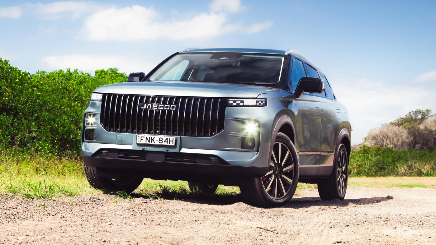 Ban Mobil AWD Premium J7