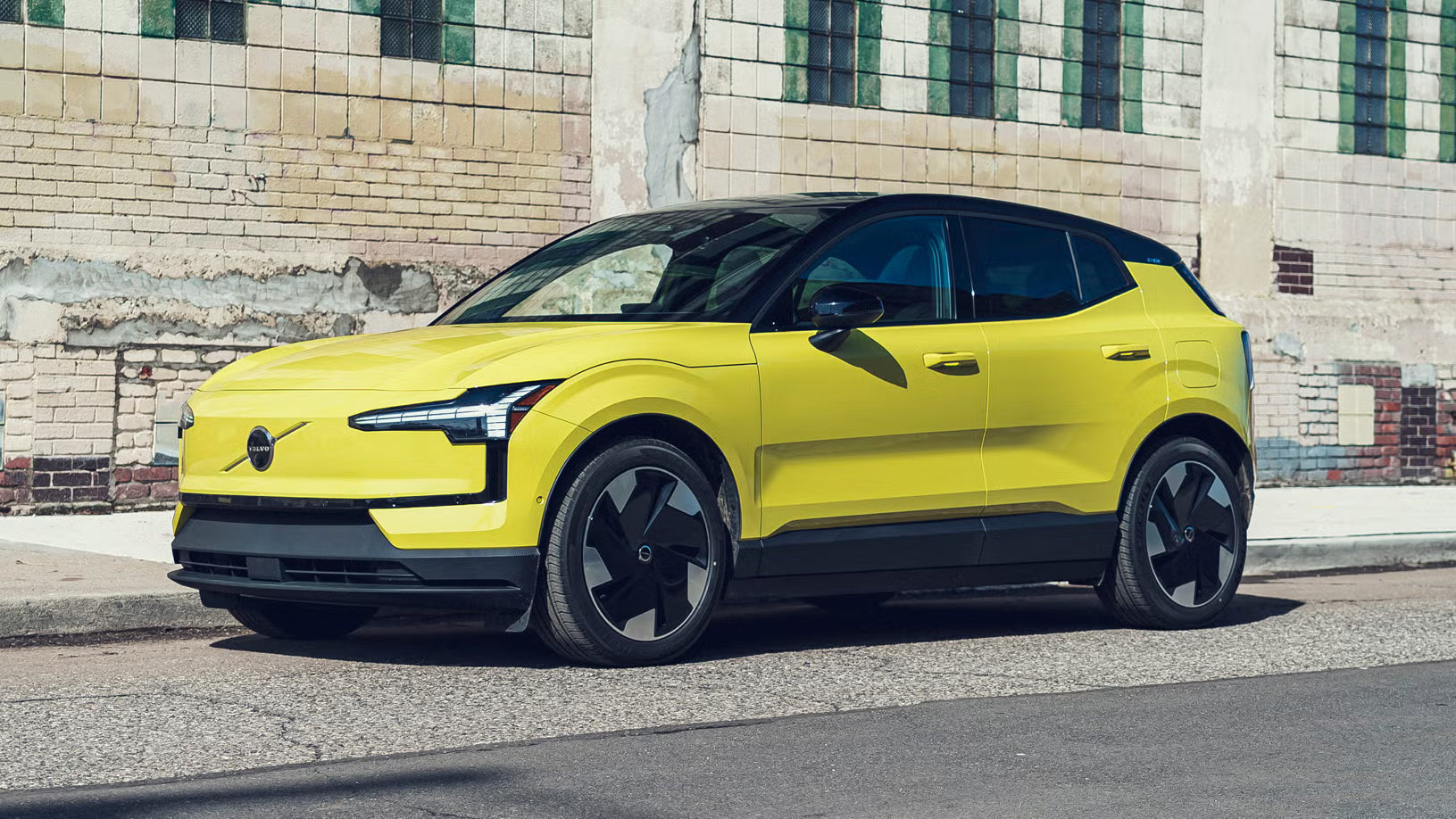 ban Pirelli OEM, Goodyear Efficient Grip, ban mobil listrik, Volvo Ex30, ban premium SUV