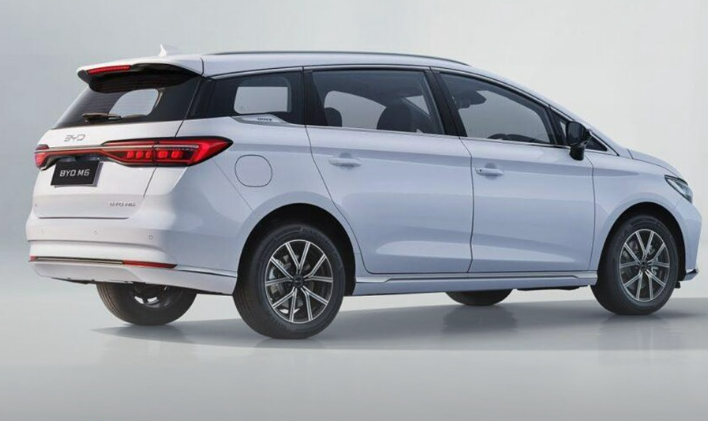 5 Pilihan Ban Terbaik untuk BYD M6 Nyaman dan Tahan Lama