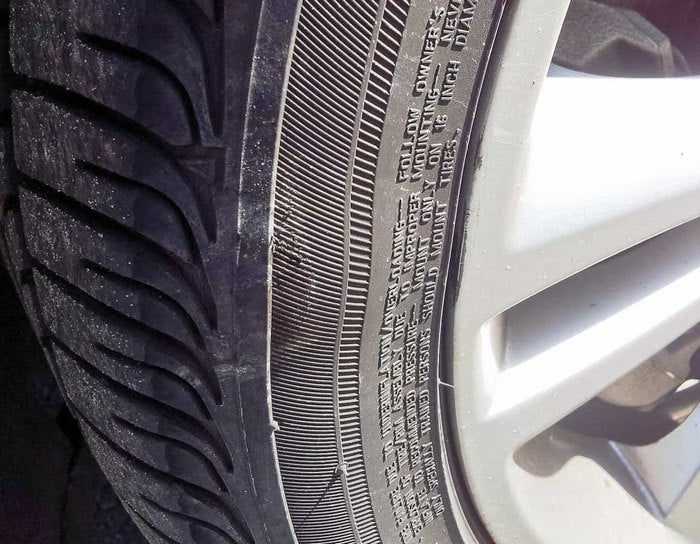 Kenali Penyebab Ban Mobil Benjol Sebelum Terlambat