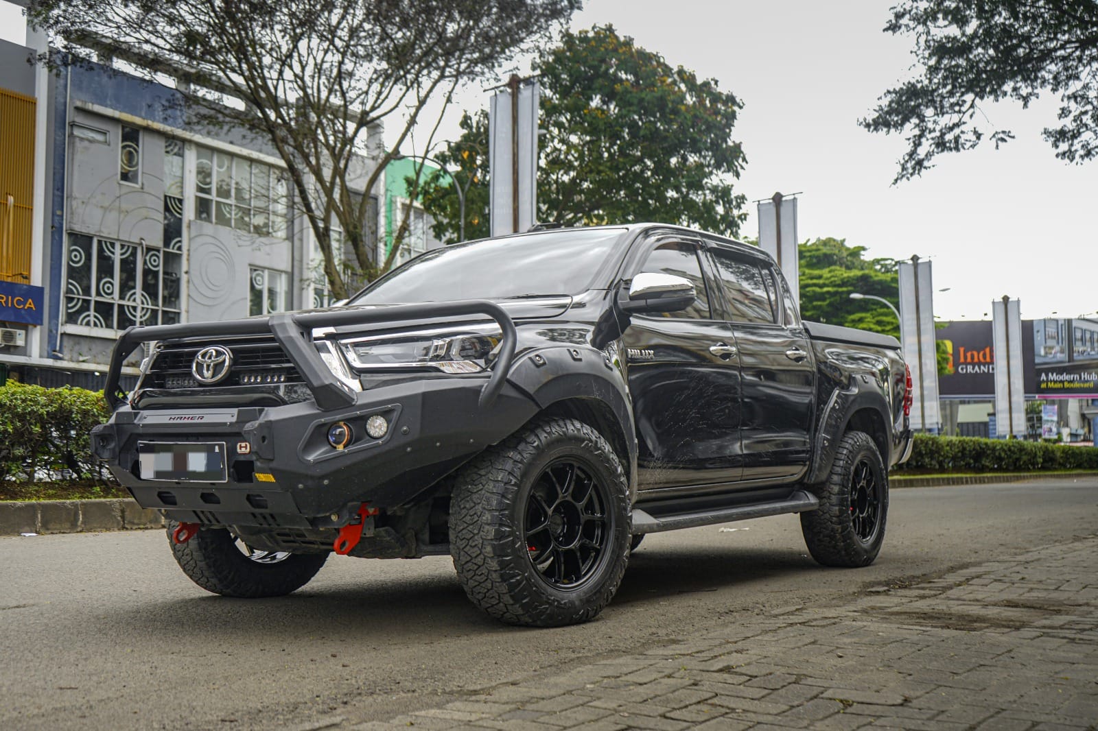 Transformasi Toyota Hilux Ganti Velg Lenso & Ban Maxxis, Tampilan Lebih Gahar