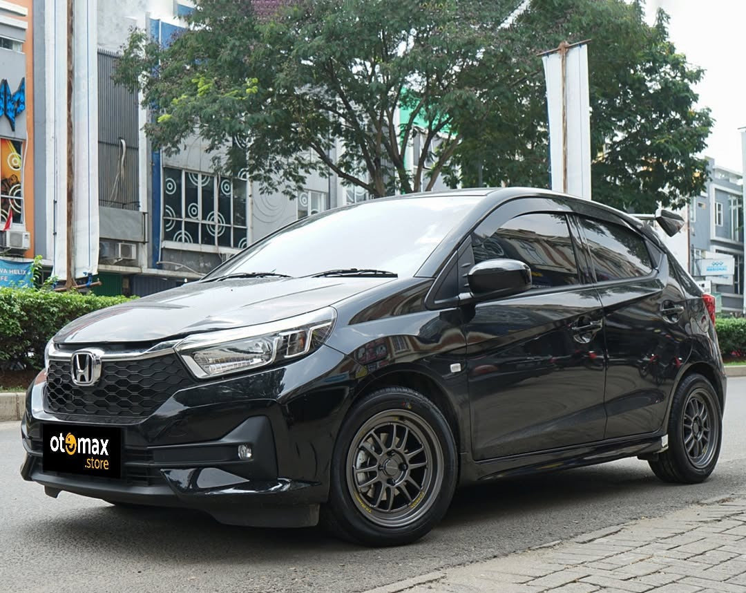 5 Rekomendasi Velg Mobil Honda Brio Tampil Racing 2025
