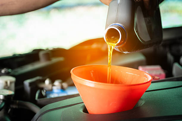 Oli Mesin Sintetik vs Mineral: Mana yang Lebih Baik?