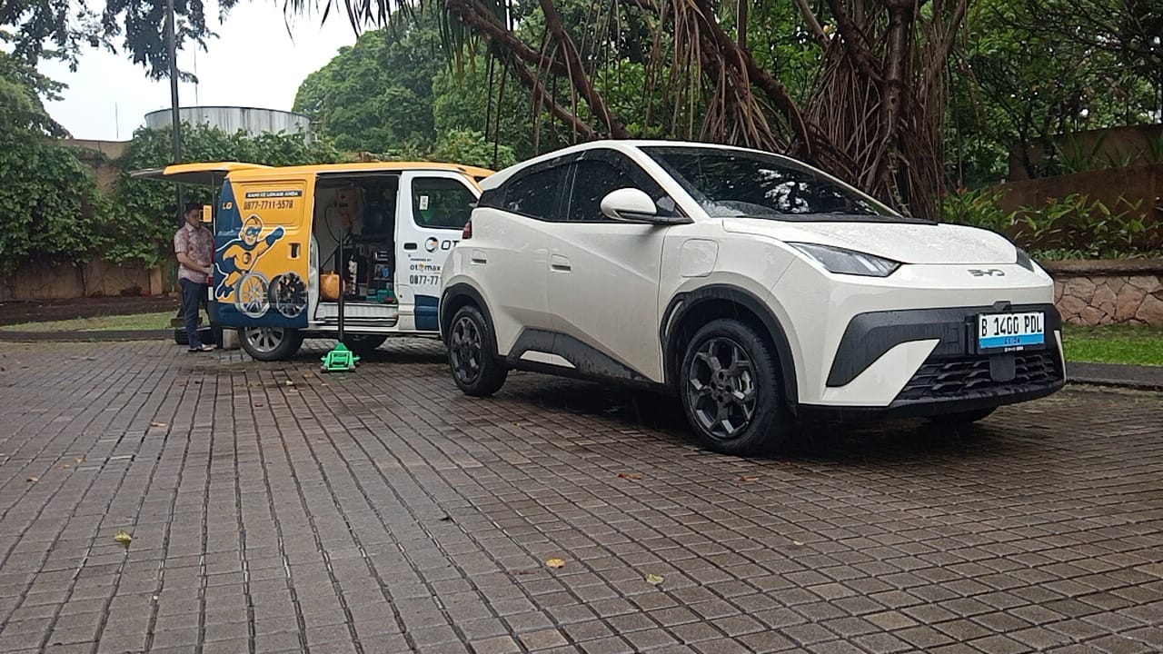 Ban Mobil Bocor Tengah Jalan? Panggil Tambal Ban Jabodetabek Sekarang