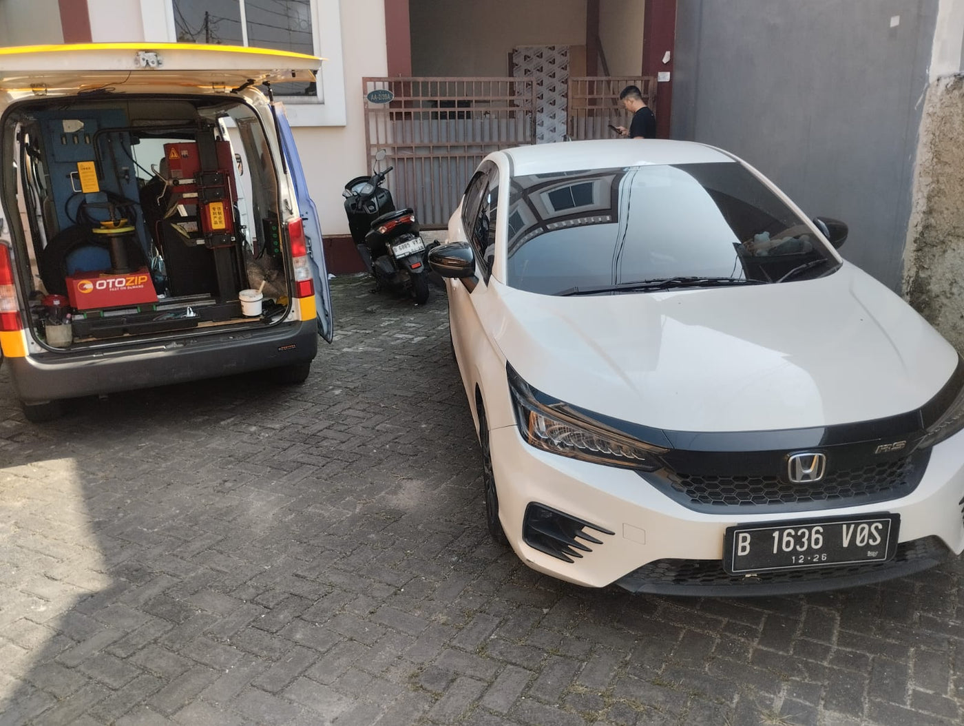Ban Bocor di Pesing? Sekarang Bisa Tambal Ban Mobil Tanpa ke Bengkel