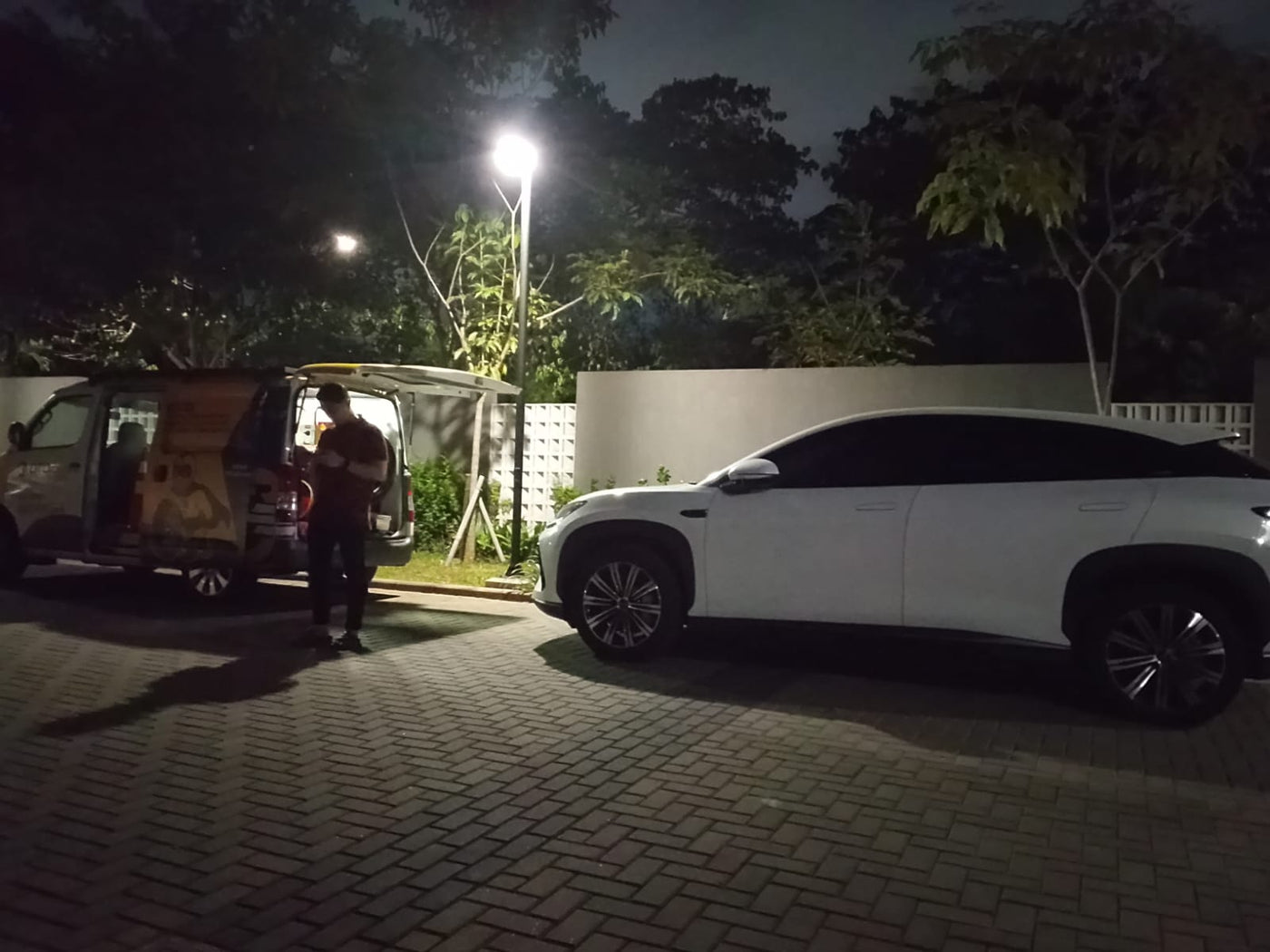 Ban Kempes di Alam Sutera? Sekarang Ada Solusi Tanpa Keluar Rumah