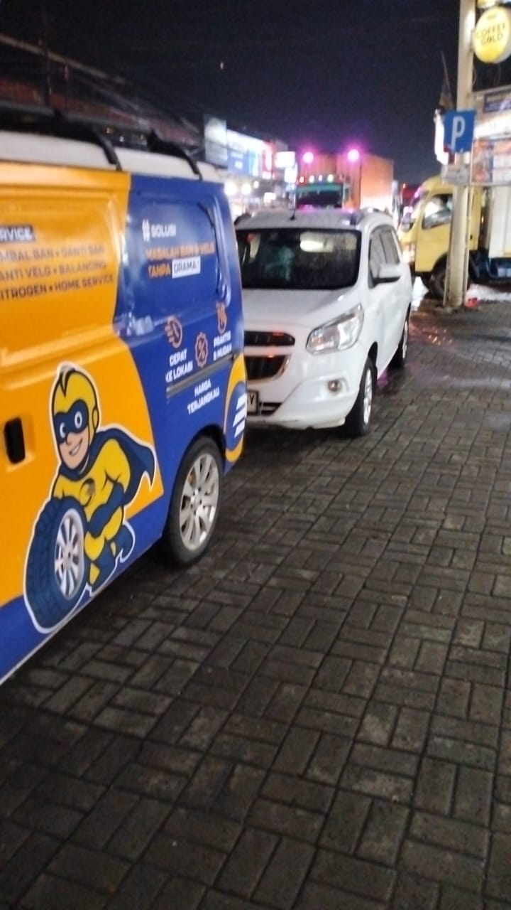 Viral! Warga Teluk Gong Ada Solusi Tambal Ban dan Ganti Ban Panggilan