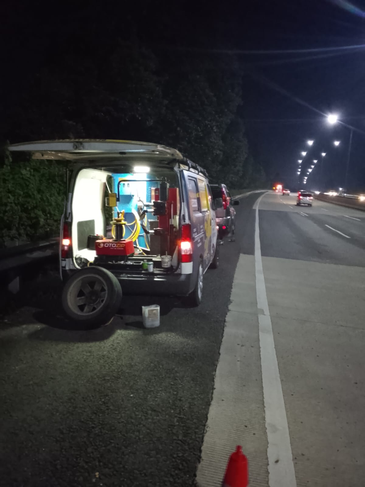 Tambal Ban Terdekat di Kedung Badak Kini Siap Datang 24 Jam