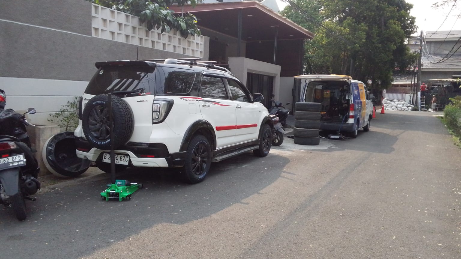 Toko Ban Mobil Panggilan di Grand Wisata Ganti Ban Mobil di Lokasi
