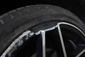velg mobil pecah
