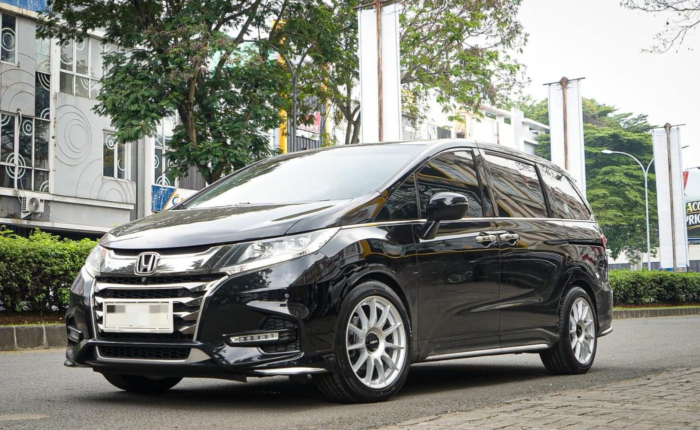 Perpaduan Nyaman dan Stylish Honda Odyssey Menggunakan Rotiform DTM Ring 18