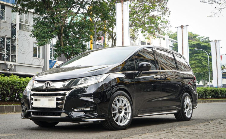 Perpaduan Nyaman dan Stylish Honda Odyssey Menggunakan Rotiform DTM Ring 18