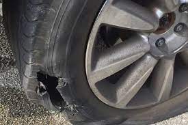 Ban mobil pecah