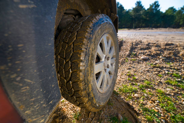 Ban A/T ( All-Terrain) Terbaik: Nyaman di Aspal, Tangguh di Off-Road