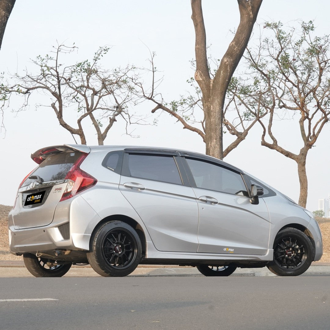 Upgrade Tampilan Honda Jazz dengan Velg Ring 16 Eksklusif di Otomax