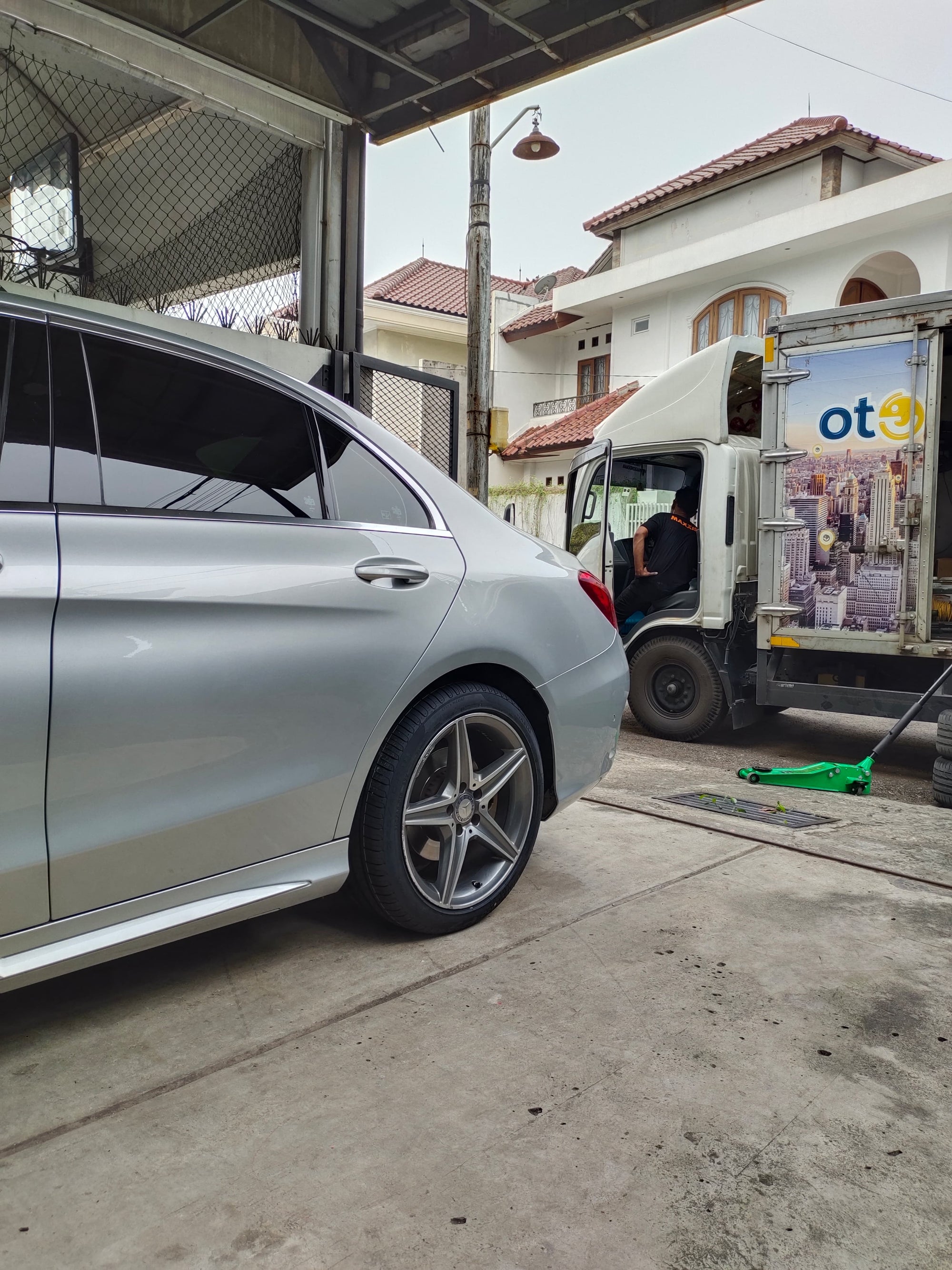 layanan tambal ban mobil 
