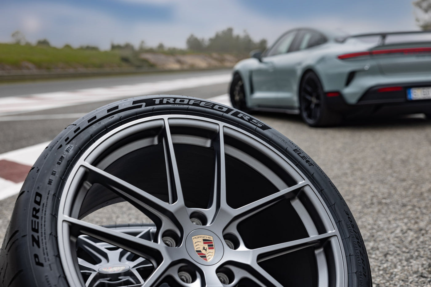 7 Alasan Memilih Pirelli P Zero untuk Mobil Anda