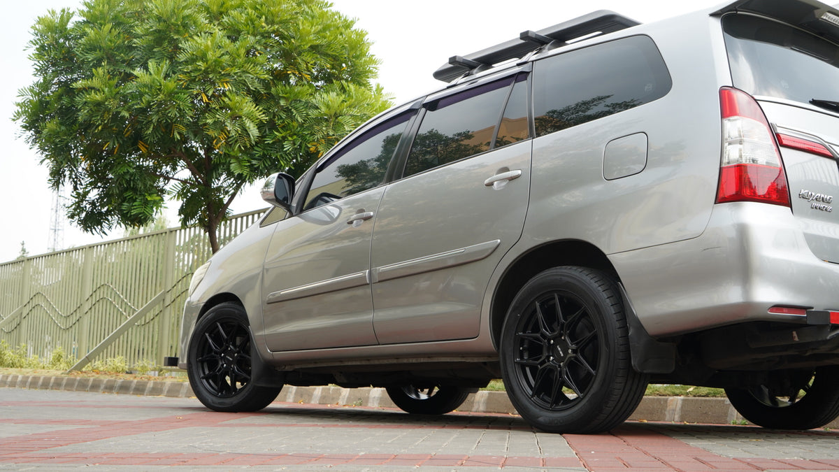Innova Evolution Modifikasi Toyota Kijang Innova Old dengan Velg Lenso Draken – Sporty ...