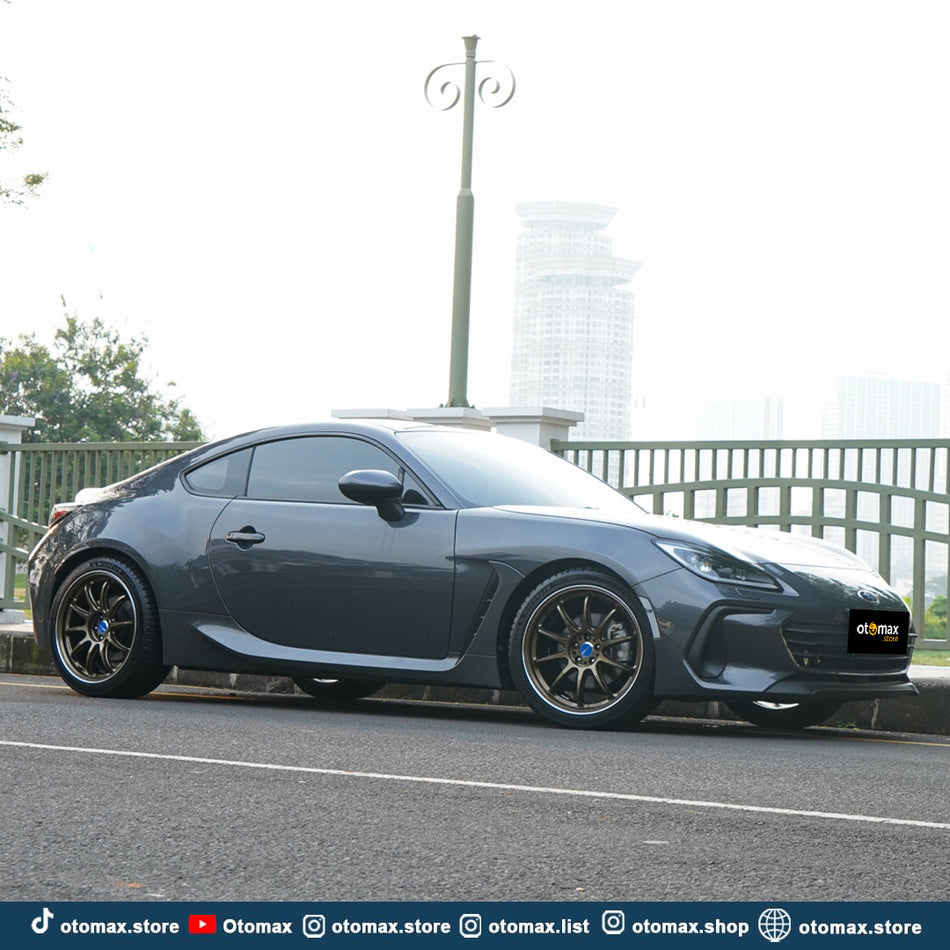 Modifikasi Subaru BRZ dengan Velg Work Emotion ZR10 Ring 18: Tampilan Sporty dan Stabilitas Optimal