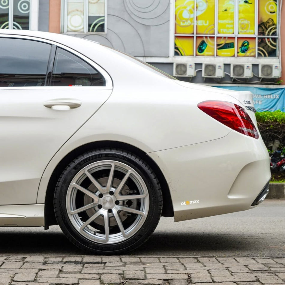 Modifikasi Velg Mobil Mercedes-Benz C200 dengan Velg Rotiform SPF ...